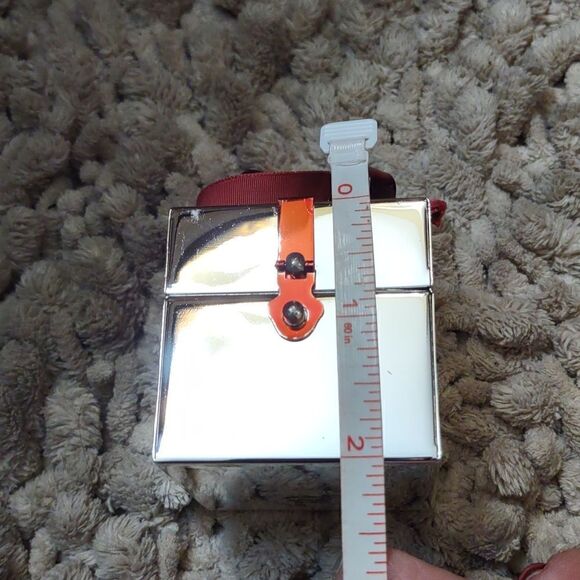 Things Remembered Engravable 2x2 Photo Ornament Box.‎ - Picture 6 of 7